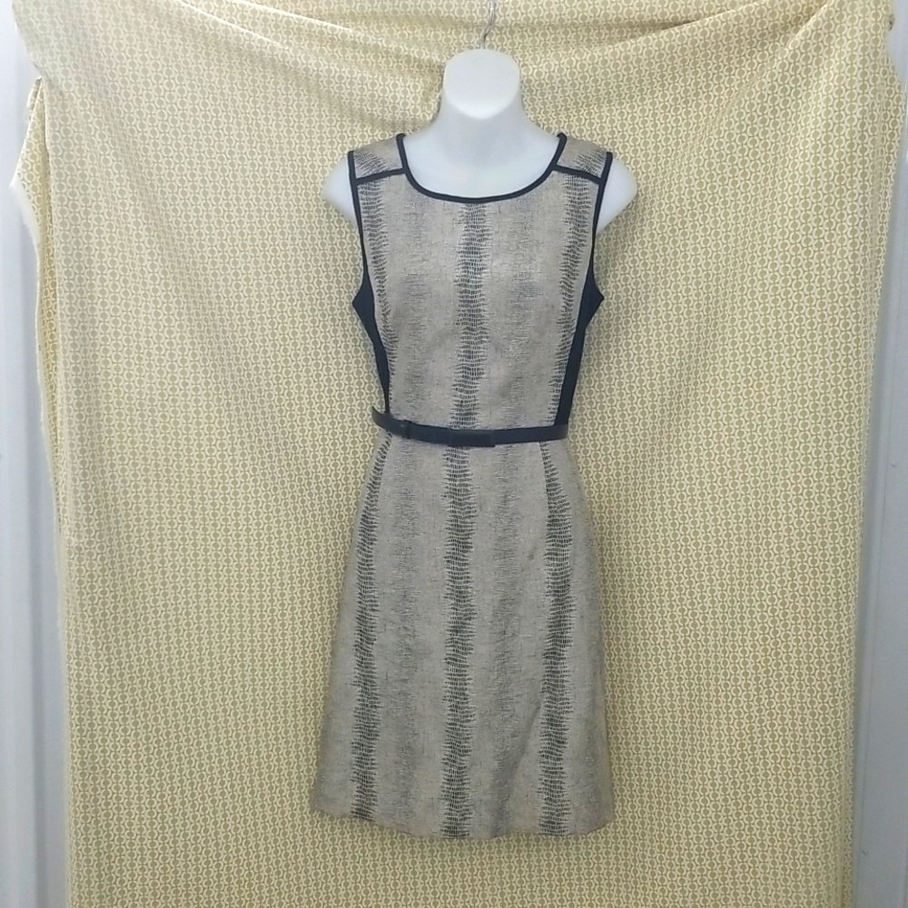 🎉Hp🎉Tahari Arthur S. Levine Black and Gray Printed Dress